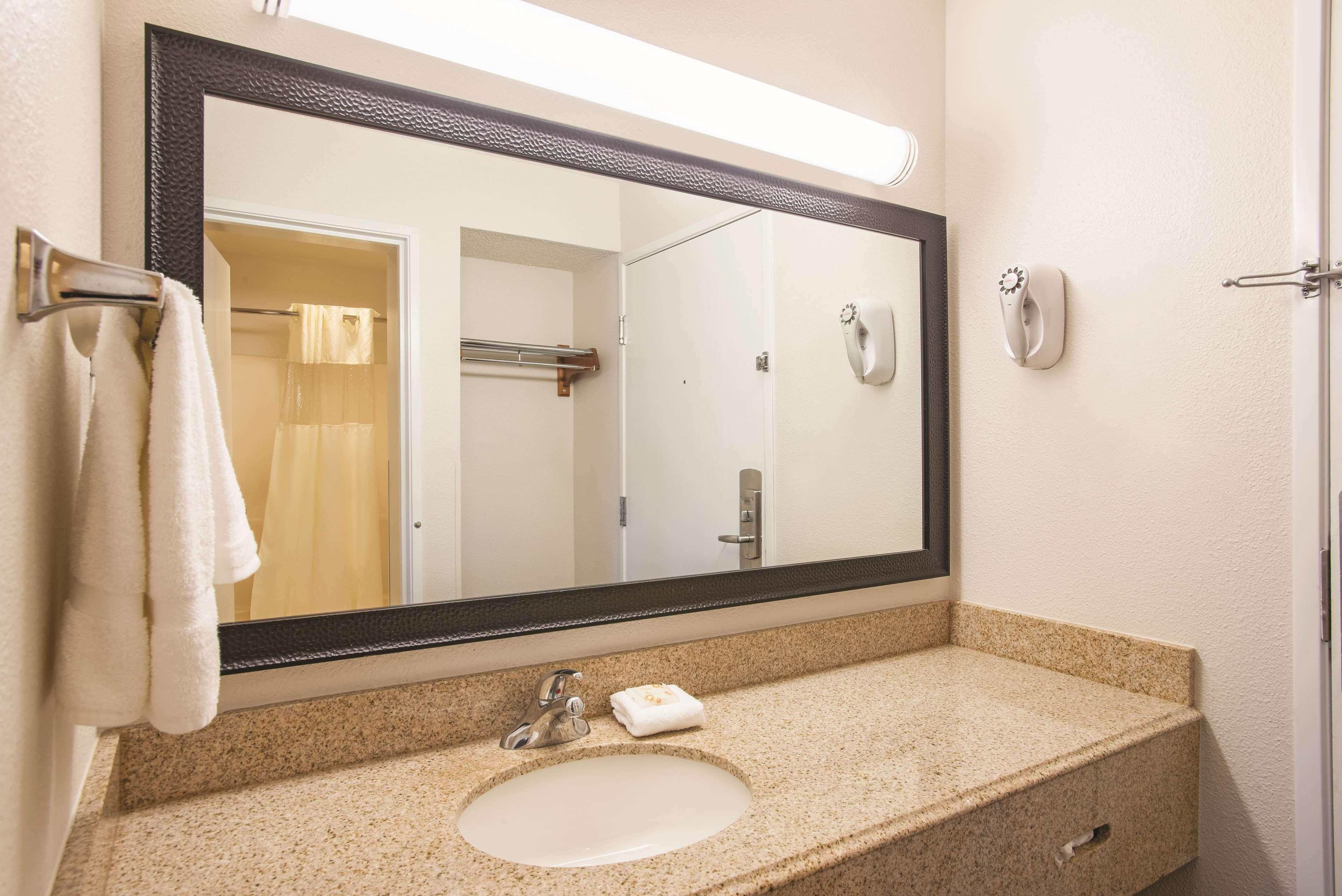 Hotel La Quinta By Wyndham Baton Rouge Siegen Lane à Prairieville Extérieur photo